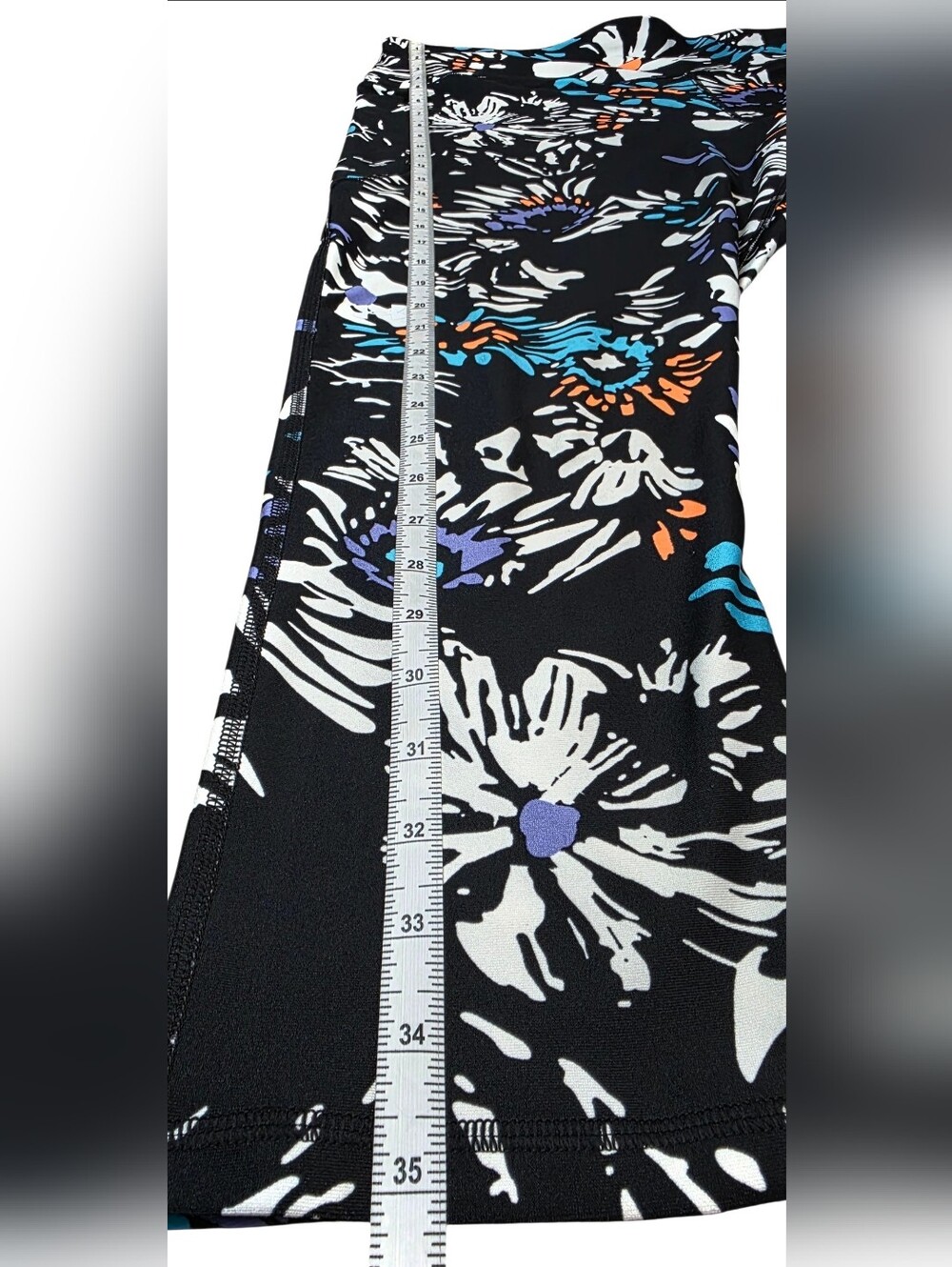 Under Armour HeatGear Abstract Floral No-Slip Compression Leggings โ Womenโs 3X - Picture 17 of 17